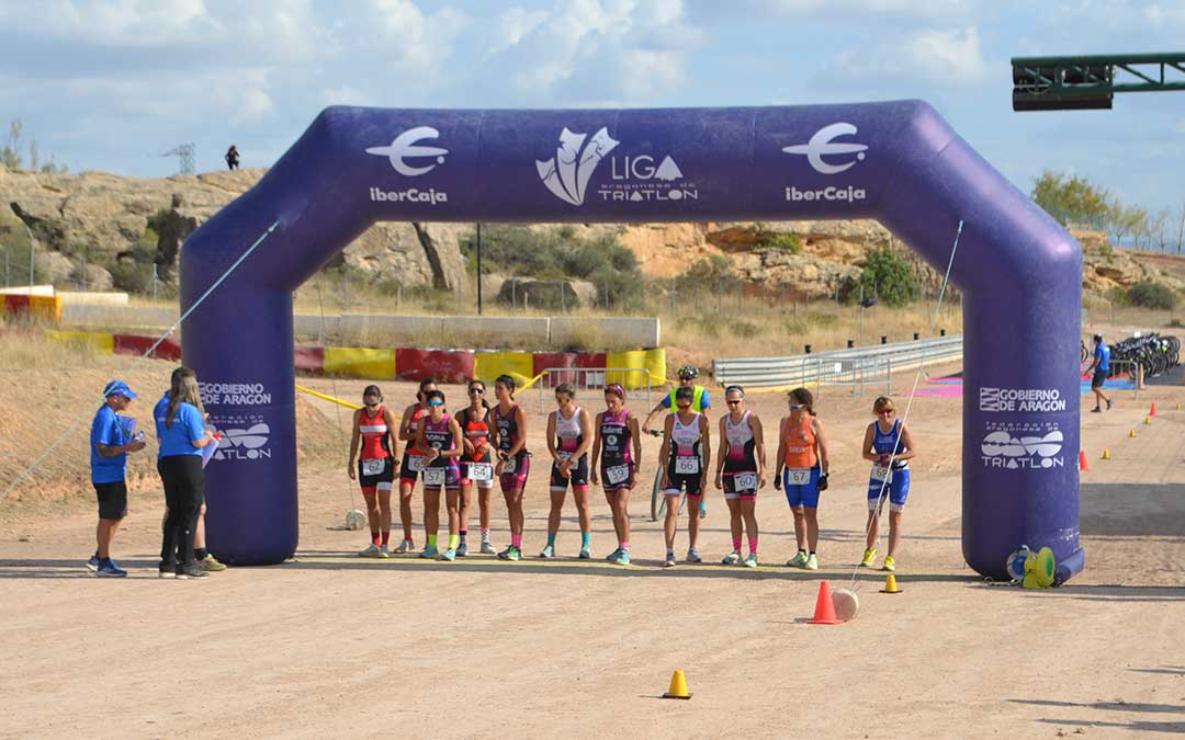 3 minutos después de la salida masculina, ha tenido lugar la salida de las participantes femeninas./J.L.