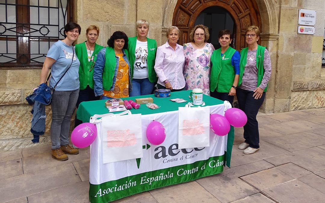 Mesa informativa de AECC en Alcorisa./ Ayto, Alcorisa