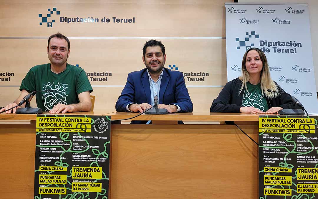 Ignacio Martínez, Diego Piñeiro y Elena Cantero en la presentación del IV Festival contra la Despoblación./DPT