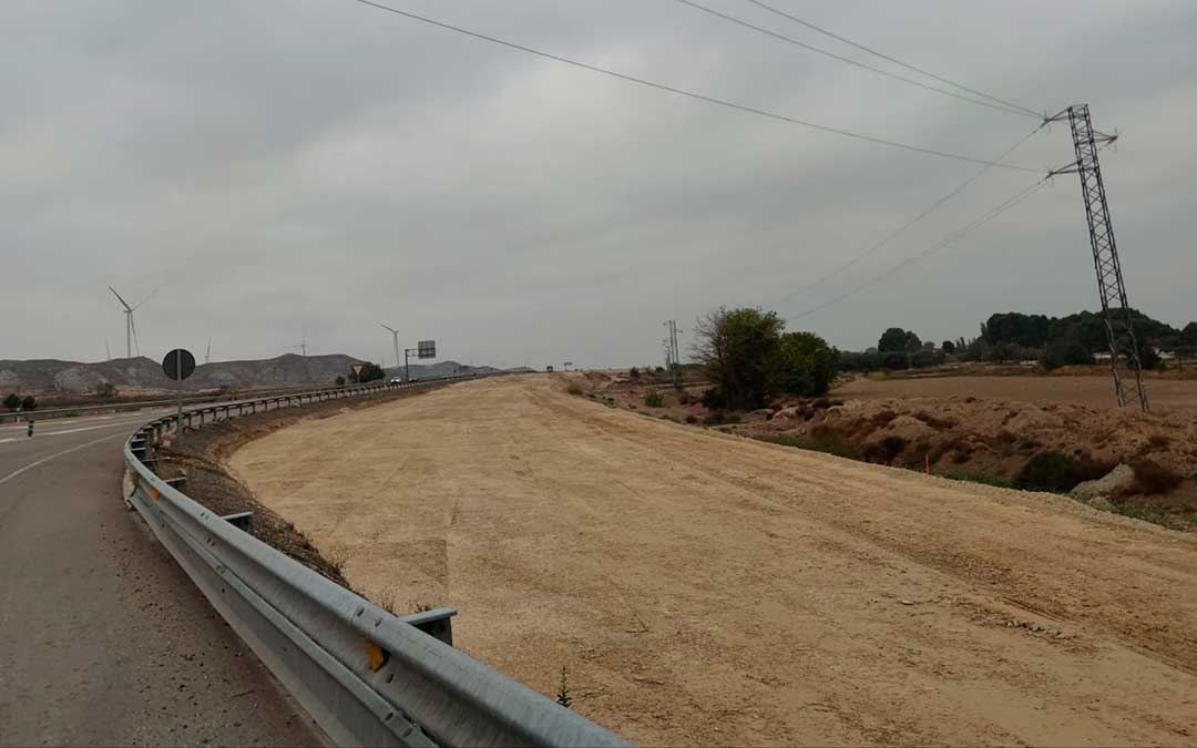 Estado de las obras de El Burgo a Fuentes, que deberían estar terminadas el próximo año / E. Defior
