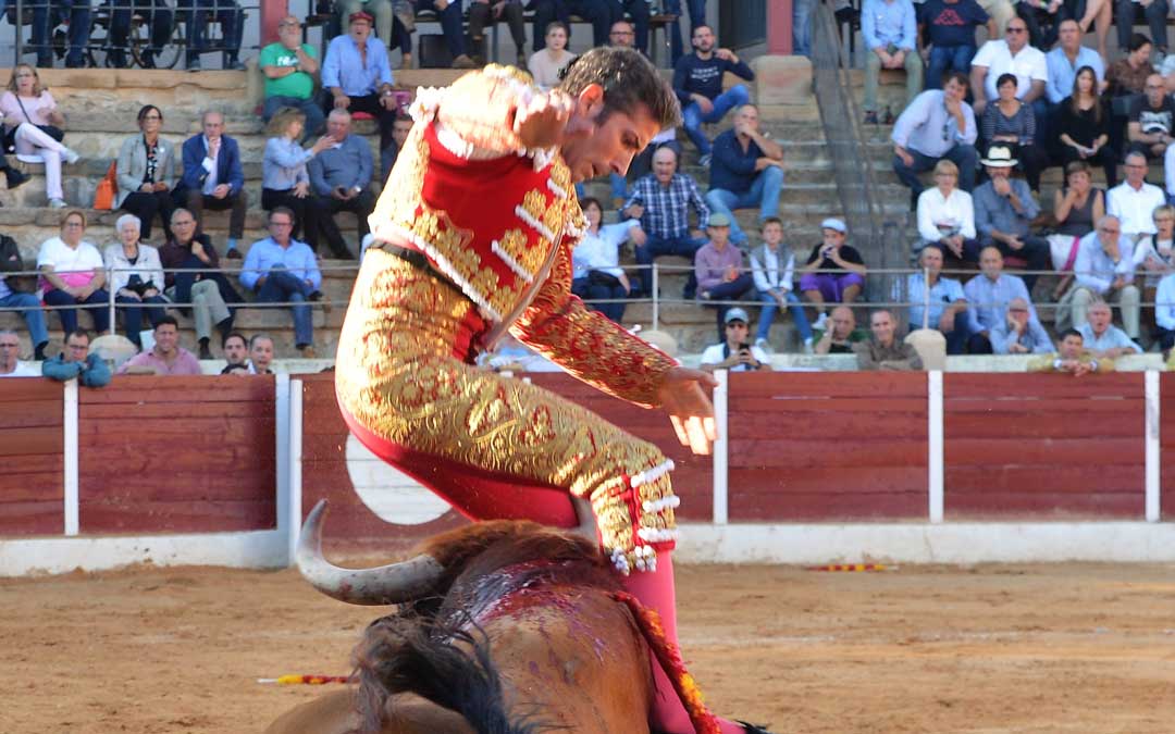 Serafín Marín en el momento de la cogida este miércoles / La Comarca