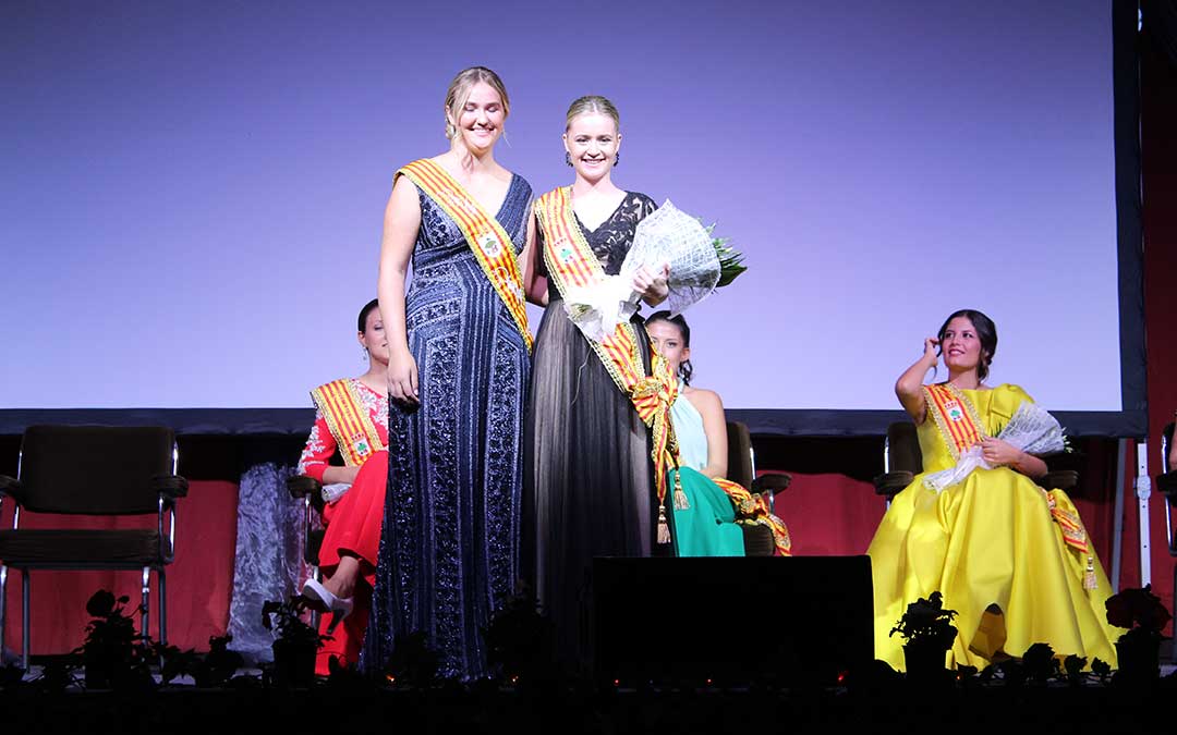 Nerea Lamiel, Reina del Deporte (dcha.), junto a su predecesora./ A.M.
