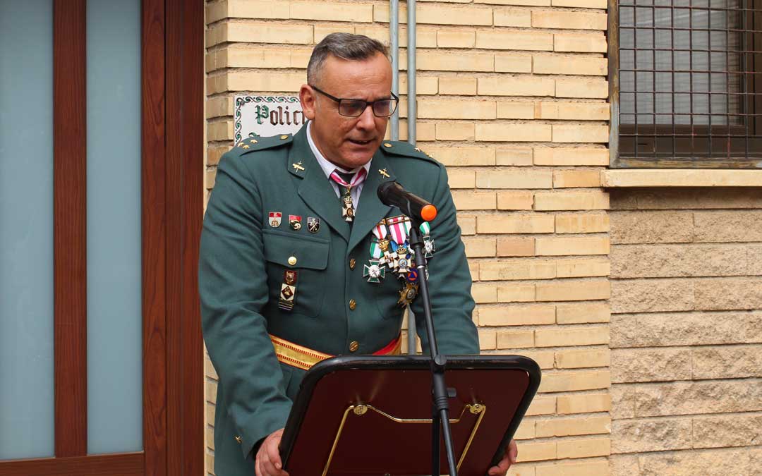 Julián Cebrián, capital de la Guardia Civil en Alcañiz, durante su discurso institucional este miércoles, día del Pilar / E.P
