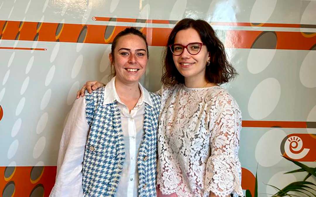 Celia Lasmarías, directora de la Hospedería de Rueda; y Alicia Martín, directora de Radio La Comarca./ L.C.