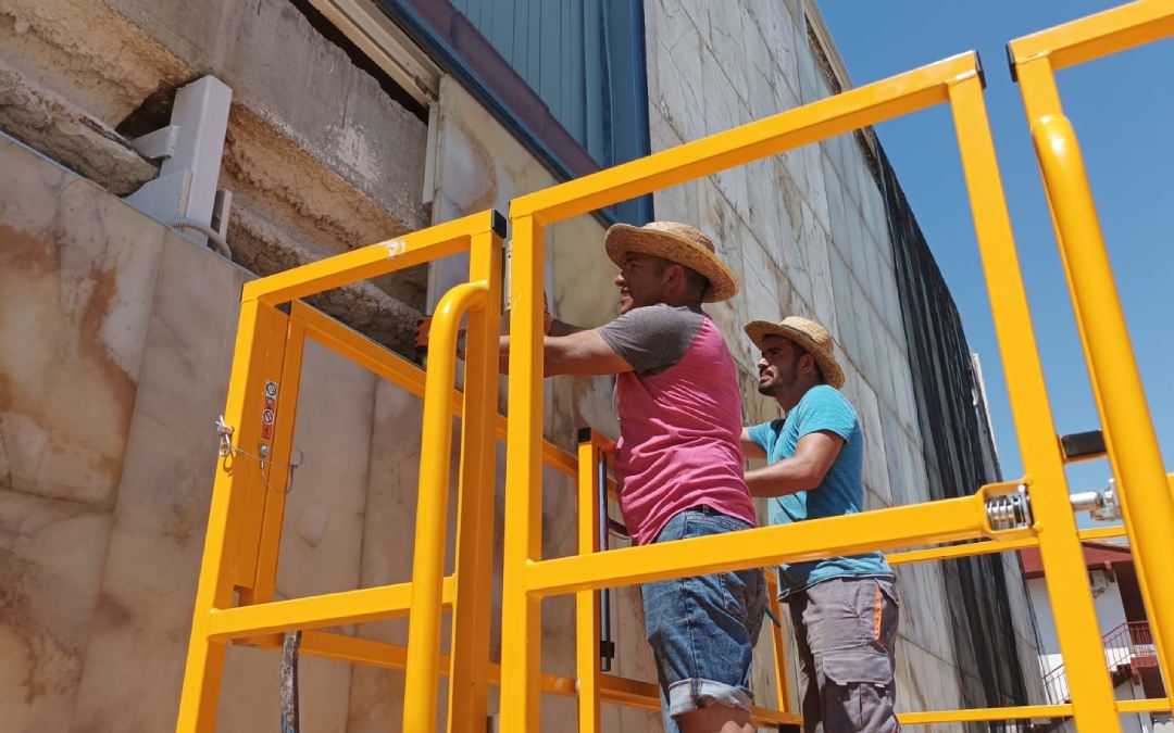 La sede del Bajo Martín también renovó su fachada este verano./ B.S.V.