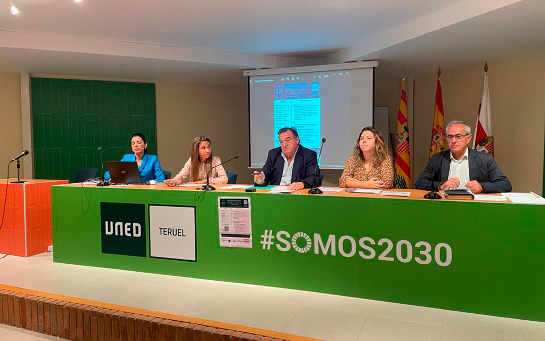 Belén Plumed, Patricia Utrillas, José Carlos Muniesa, María Ariño y Samuel Morón, este lunes en la rueda de prensa./ L.C.