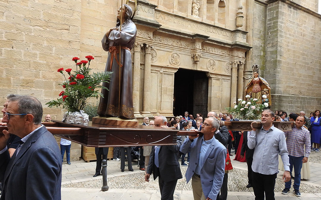 Los actos litúrgicos incluyeron la tradicional procesión en honor a las patronas de Cretas../J.L.