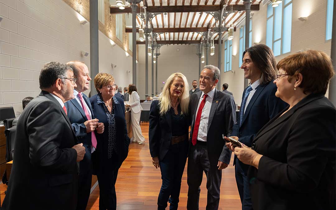 Algunos de los diputados provinciales, al término del pleno de la DPZ./ DPZ