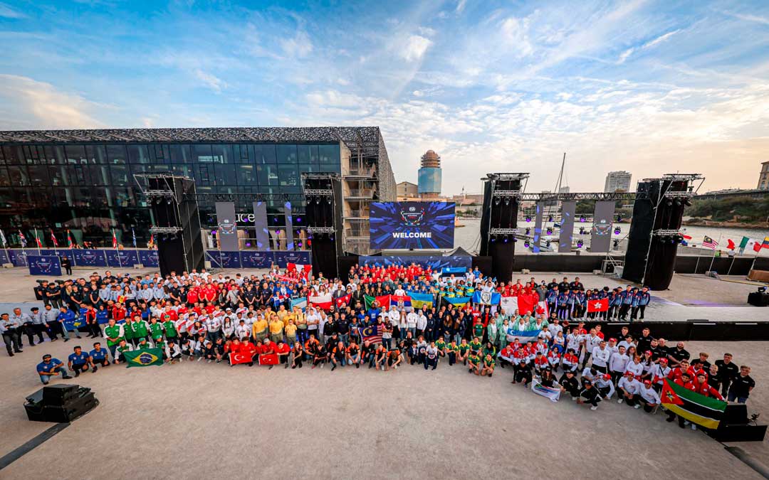 Foto de familia de algunos de los países participantes / FIA Motorsport Games