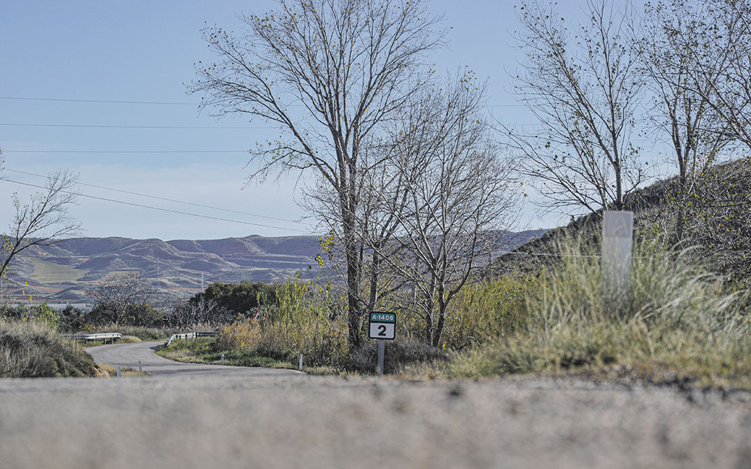 Parte del trazado de la A-1406 todavía sin acondicionar entre Híjar y La Puebla de Híjar. / B. Severino