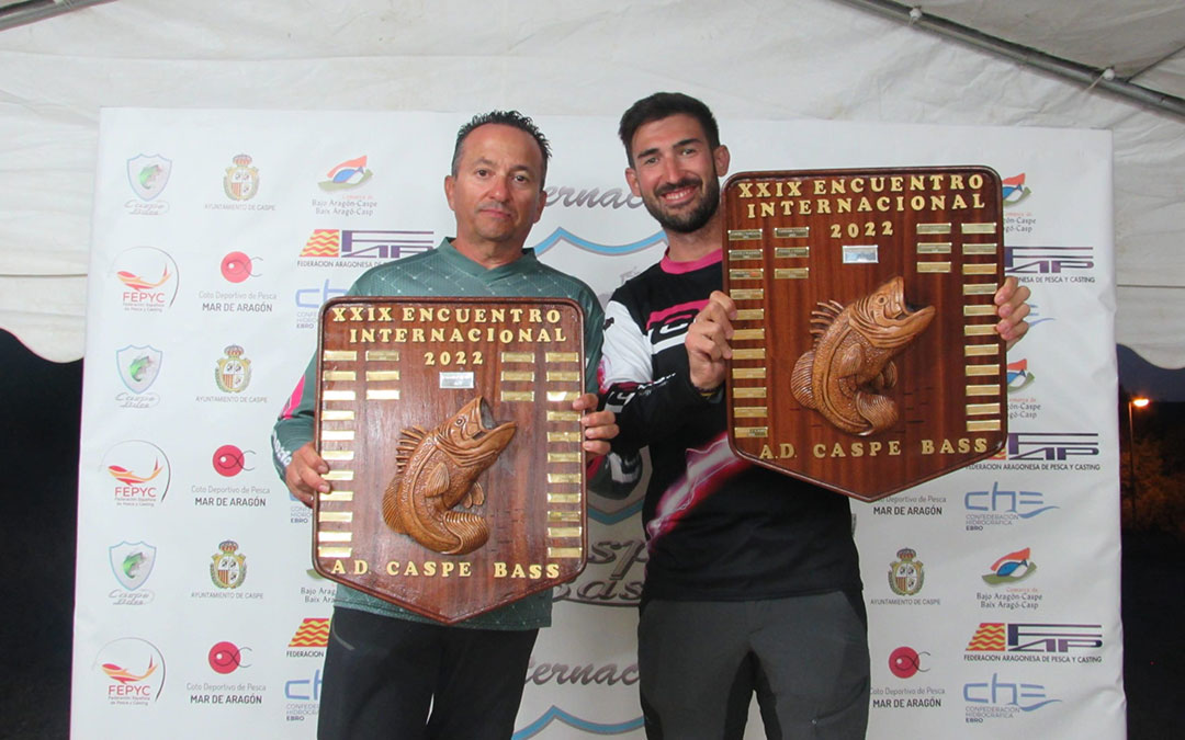 Los ganadores del XXIX Encuentro Internacional Caspe Bass fueron Juan Hernández y Alfonso Alcalde./ Caspe Bass