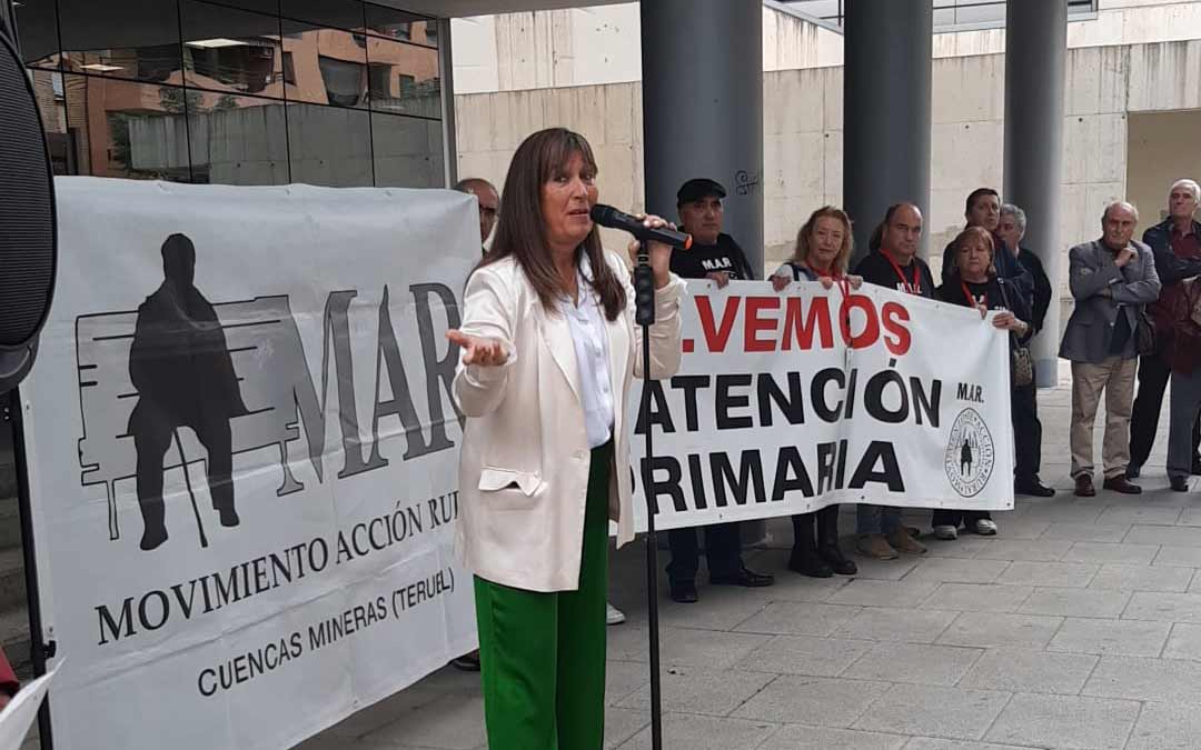 La consejera de Sanidad Sira Repollés ha dirigido unas palabras en la concentración del MAR en Zaragoza./MAR