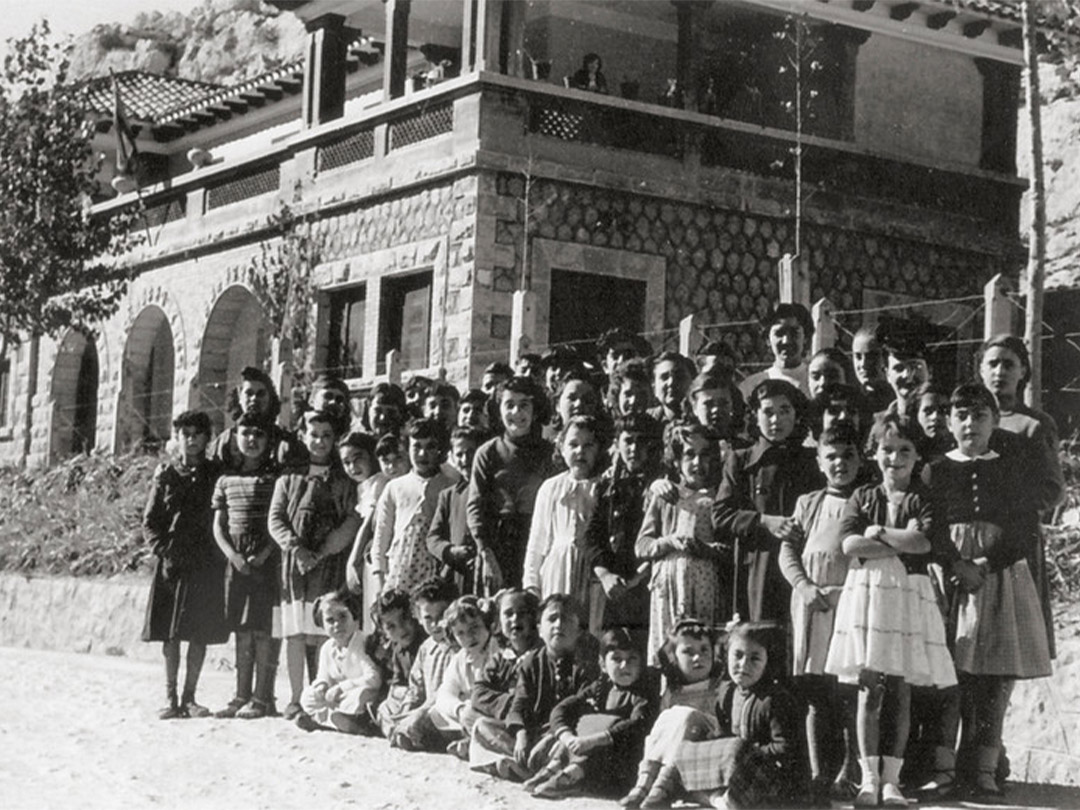 Escuela de niñas en Santa Bárbara, años 50./ Asoc. Cultural Santa Bárbara