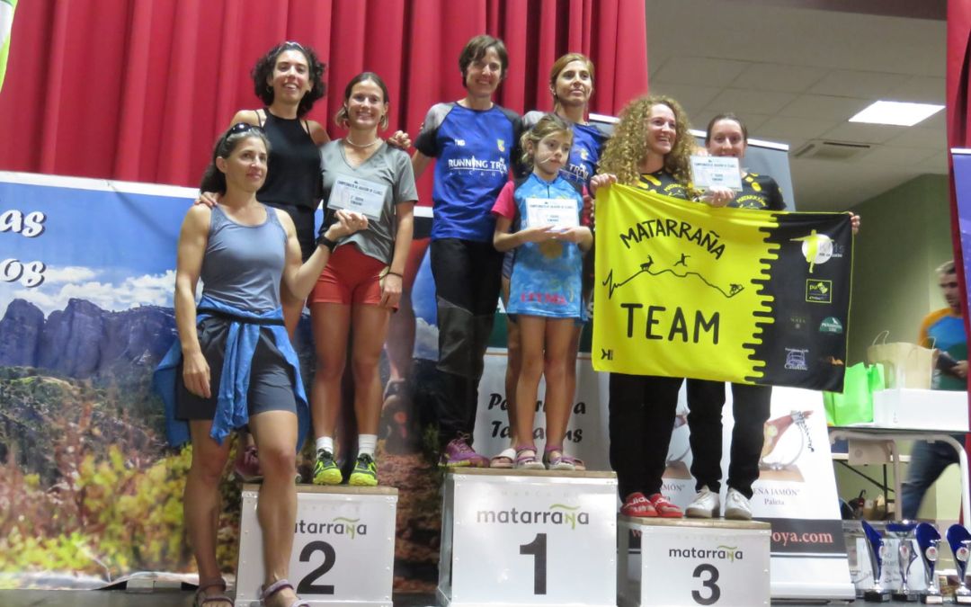 Pódium Campeonato de Aragón de clubes femenino, con el Matarraña Team en el tercer puesto../ L. C.