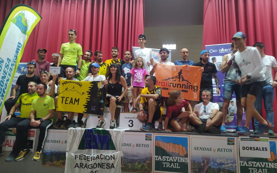 Pódium Campeonato de Aragón de clubes masculino, con el Matarraña Team como ganadores y el A. D. Maestrazgo en segundo puesto../ L. C.