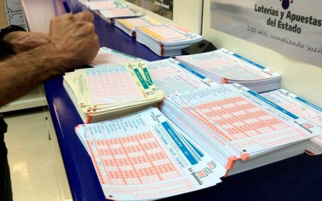 Boletos de La Quiniela en una administración./ Efe