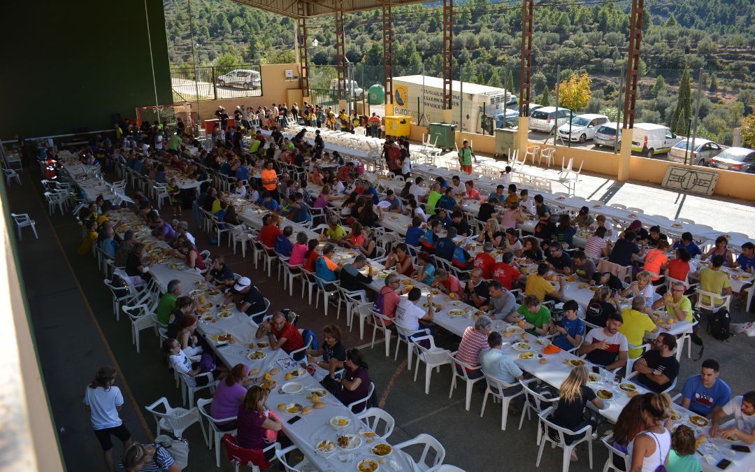 Comida de hermandad tras las carreras del sábado en Peñarroya./ C. O.