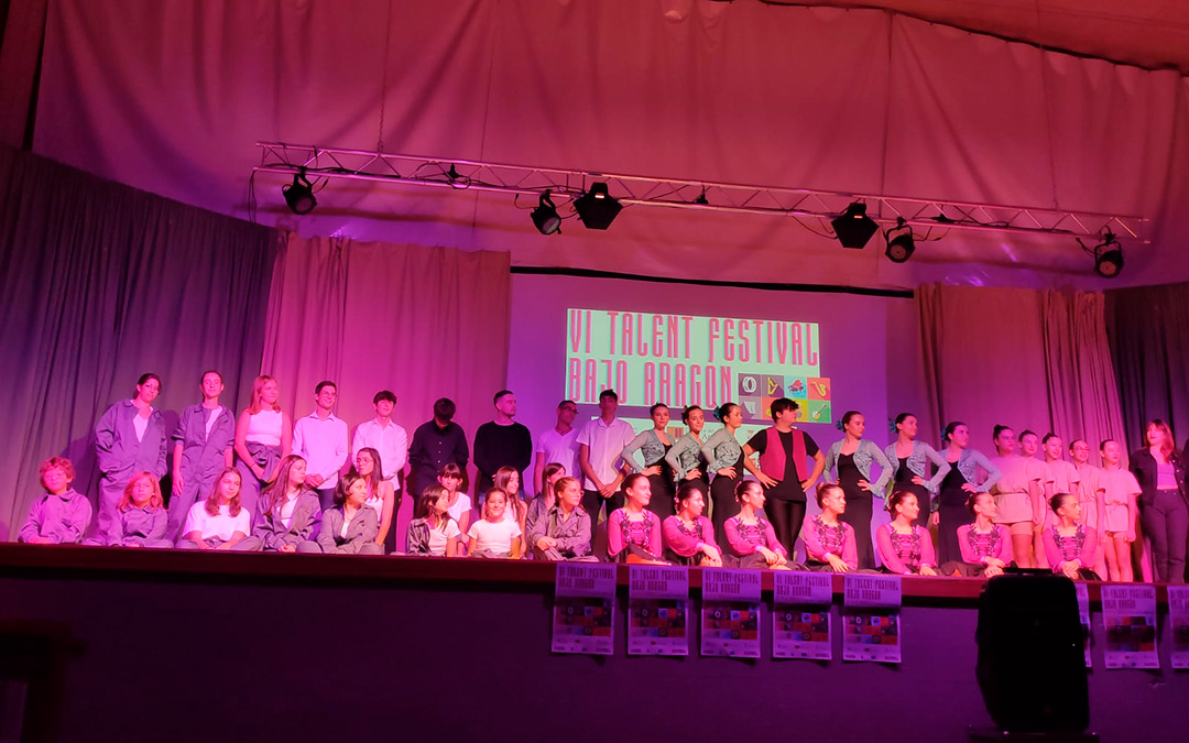 Foto de familia final del VI Talent Festival. / Comarca Bajo Aragón