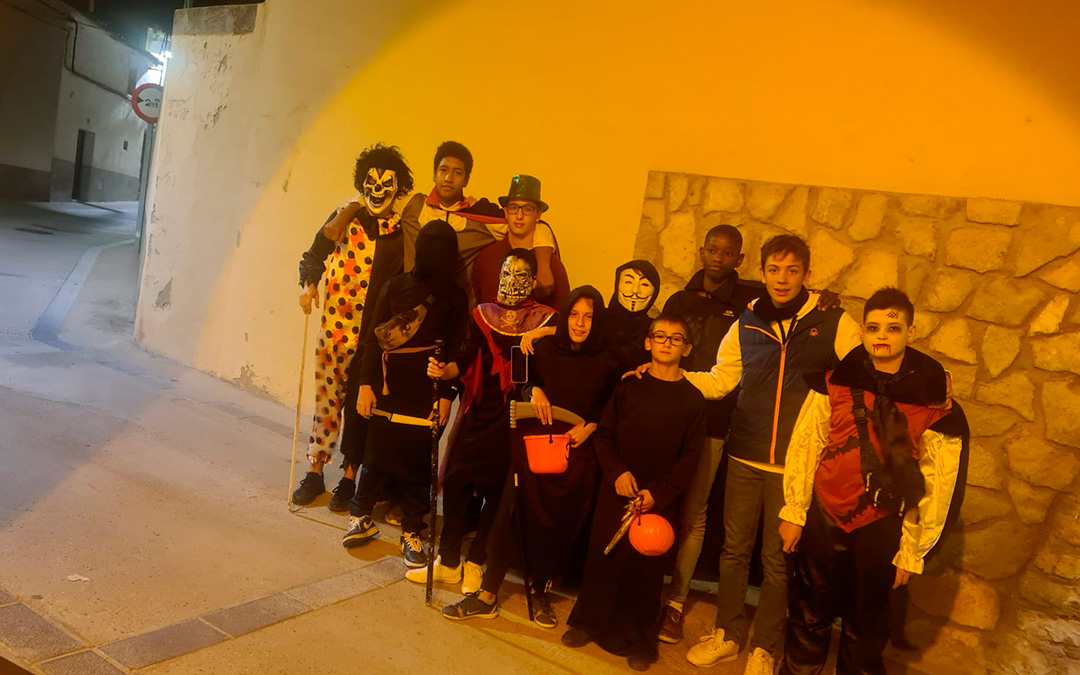 Halloween en Urrea, donde hubo reparto de chocolate. / Ayto. Urrea