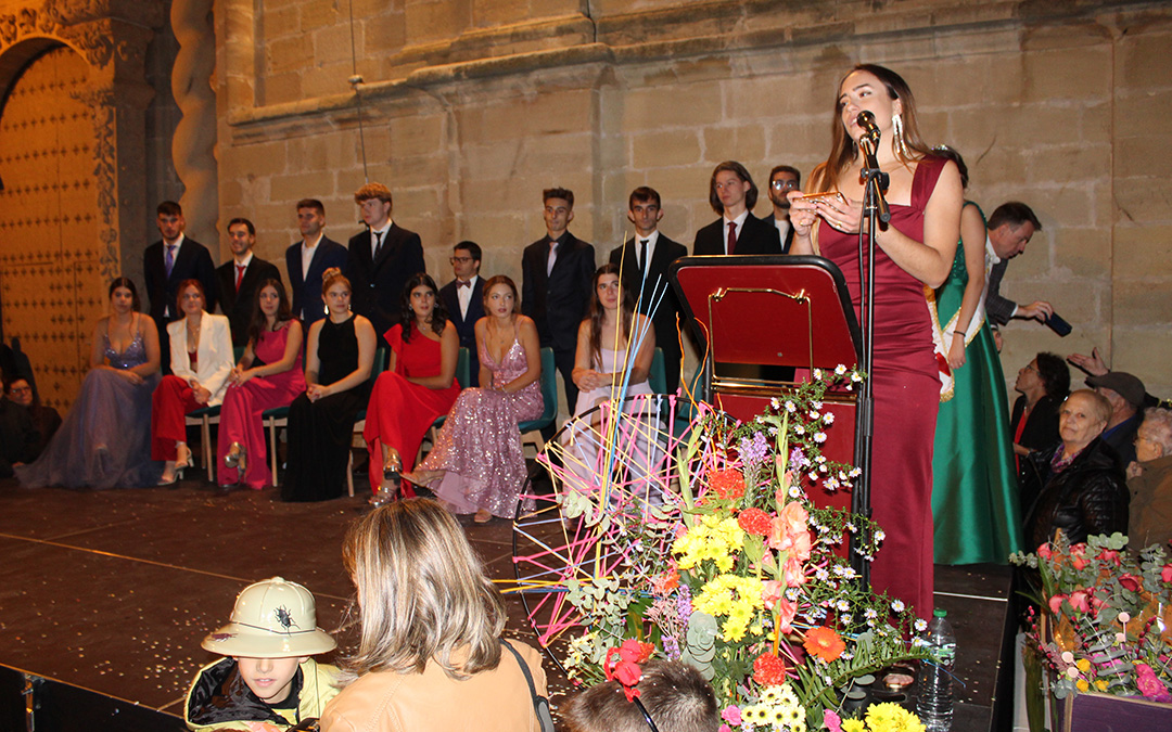 Desfile de carrozas y proclamación de reinas en Valjunquera. / B. Severino