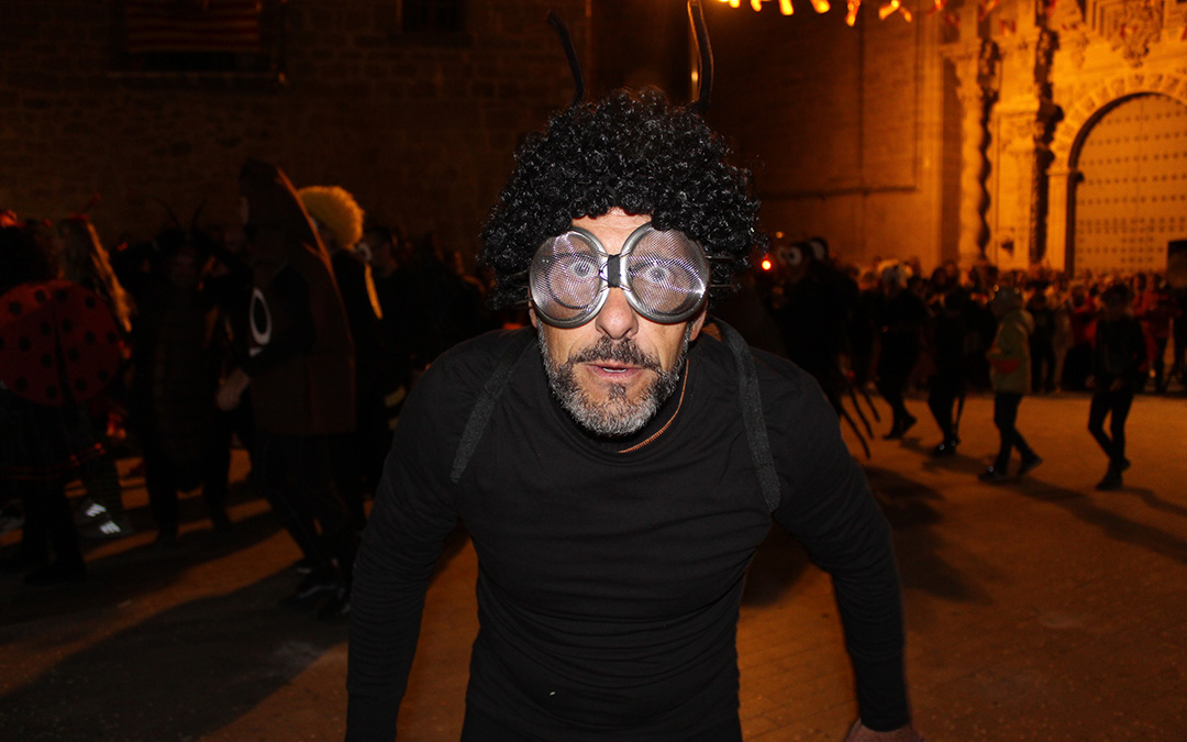 Desfile de carrozas y proclamación de reinas en Valjunquera. / B. Severino