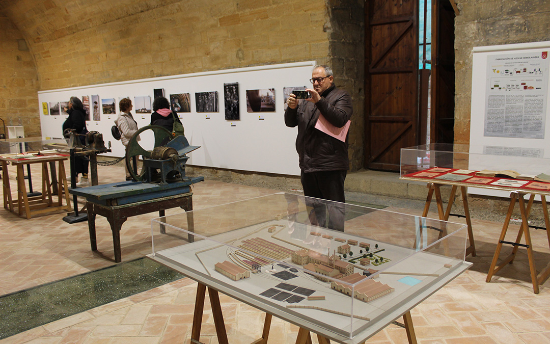 Exposición sobre patrimonio industrial que se puede visitar en el castillo de Albalate. / B. Severino