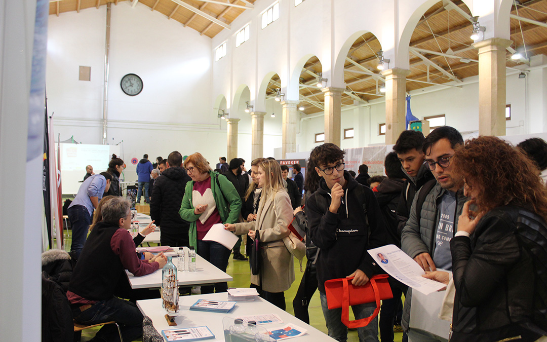 Feria de Empleo Joven en Alcañiz, del programa PICE. / B. Severino