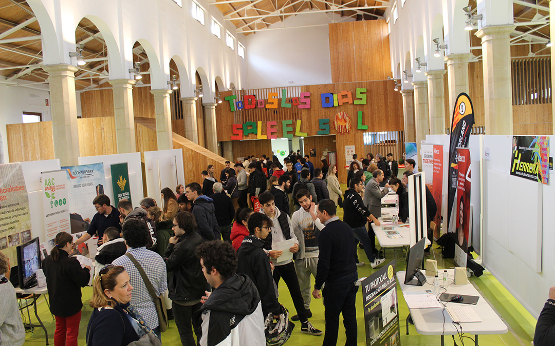 Feria de Empleo Joven en Alcañiz, del programa PICE. / B. Severino