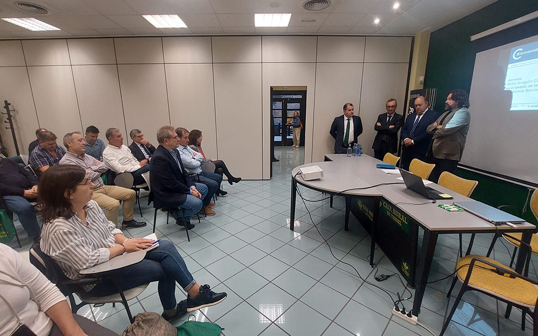 Varios empresarios y representantes de cooperativas han asistido al acto./J.L.