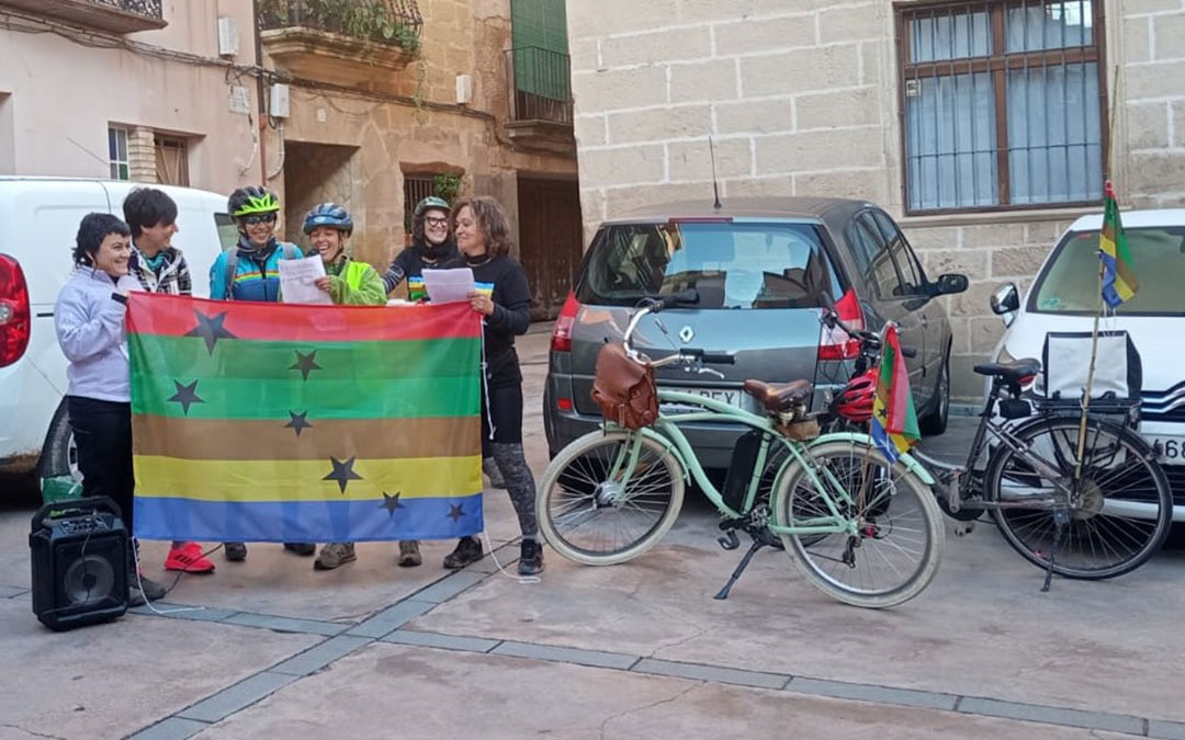 Lectura del manifiesto de las A.M.A.S. Rurales en Valdealgorfa./ A.M.A.S. Rurales