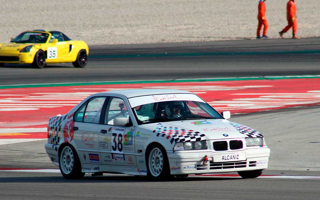 Laura Aparicio, en Montmeló, a bordo de un BMW 318 IS / L.A.