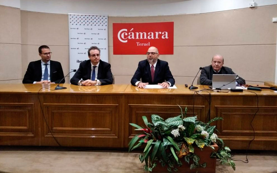 De izquierda a derecha, Enrique Barbero, Francisco Serrano, Antonio Santa Isabel y Marcos Sanso, en la Cámara de Comercio de Teruel./ Cámara de Comercio