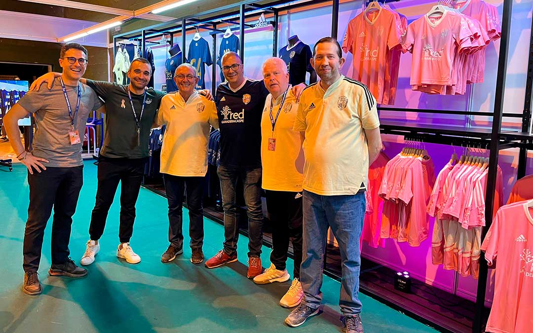 El Club Deportivo Caspe ha contando con un gran stand en la feria / E. Peralta