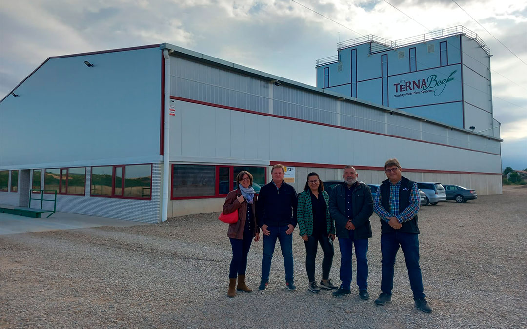 Visita de Herminio Sancho a la fábrica de piensos ubicada en Urrea de Gaén Terna Beef./ PSOE