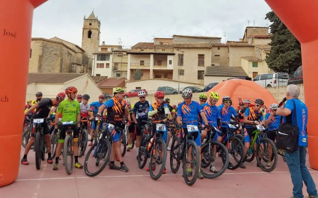 Inicio cicloturista de La Ginebrosa / Asociación Cultural Tarayola