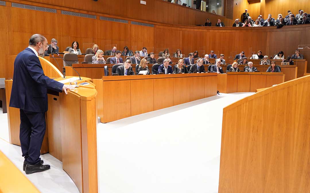 Lambán intervino este jueves durante una hora y cuarenta minutos en el debate de la comunidad / Cortes