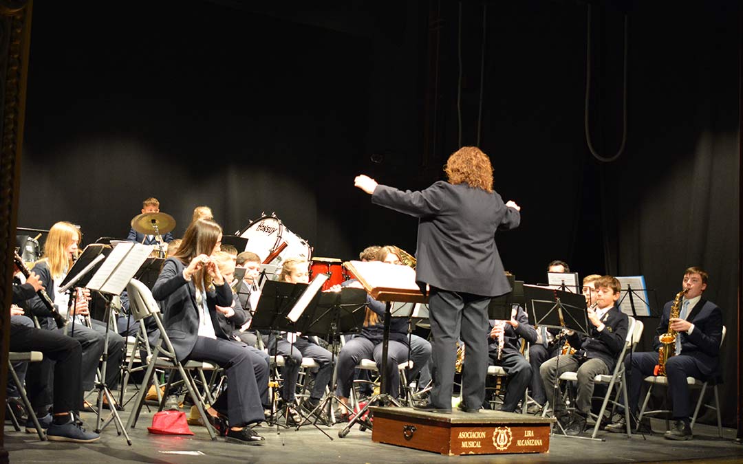 Actuación de la Banda de Iniciación bajo la dirección de Carmen José Ariño Sangüesa./I.M.