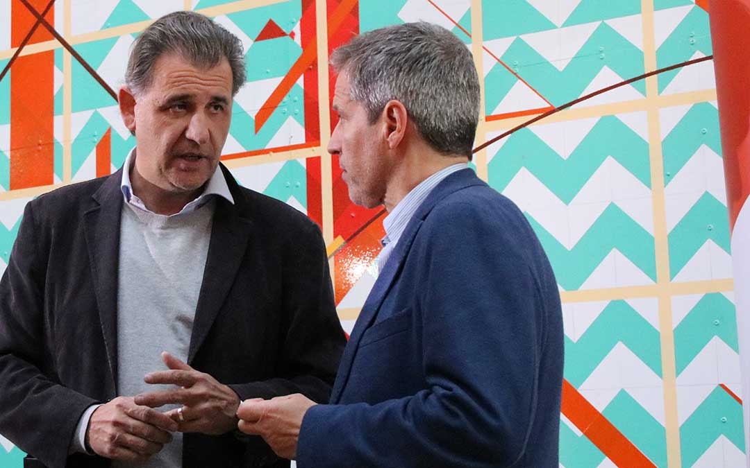 Joaquín Moreno y Daniel Pérez Calvo hablando durante un acto en Andorra en 2019./ La Comarca