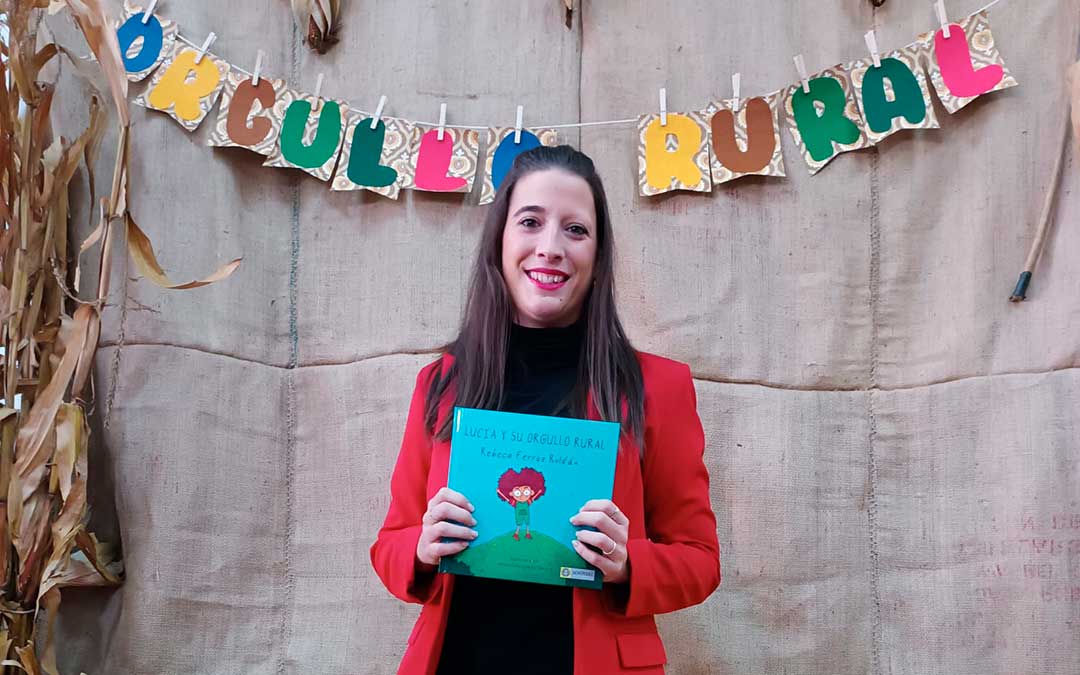 Rebeca Ferruz, maestra y autora de 'Lucía y su orgullo rural'./ R.F.