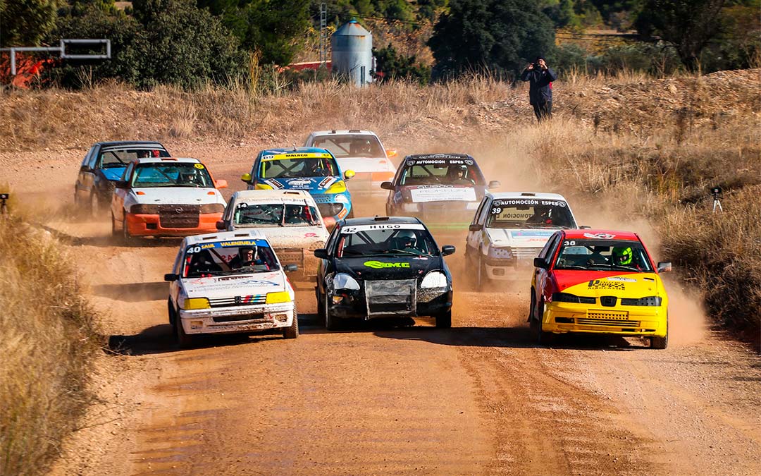 Salida de División II en la XX edición del Autocross de Aguaviva./ FADA