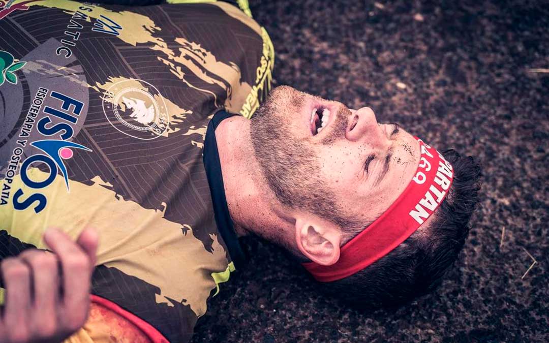 Sergio Bernad, exhausto, después de terminar la Spartan Race de Tenerife / S.B.