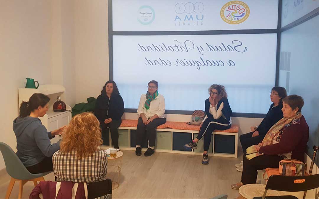 Taller de técnicas y estrategias al cuidador, celebrado este viernes en el Centro UMA./