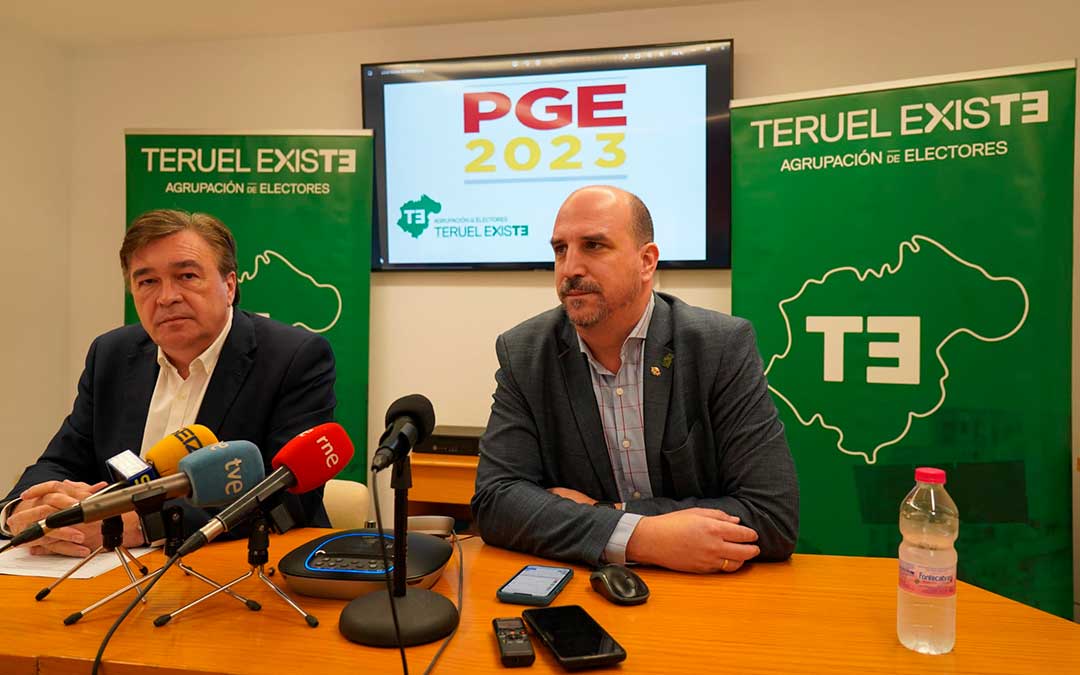 El diputado Tomás Guitarte y el senador Joaquín Egea han presentado este jueves el acuerdo en rueda de prensa / T.E.