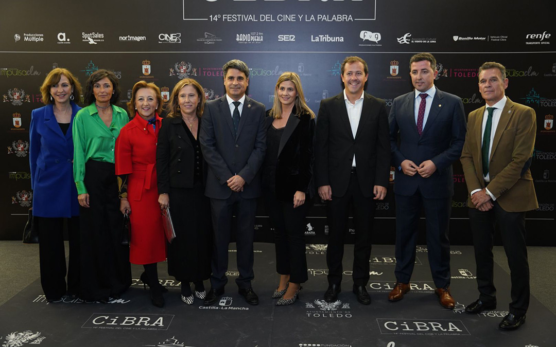 El alcalde de Calanda, Alberto Herrero, en la llegada al Festival CiBRA con el resto de autoridades. / Festival CiBRA