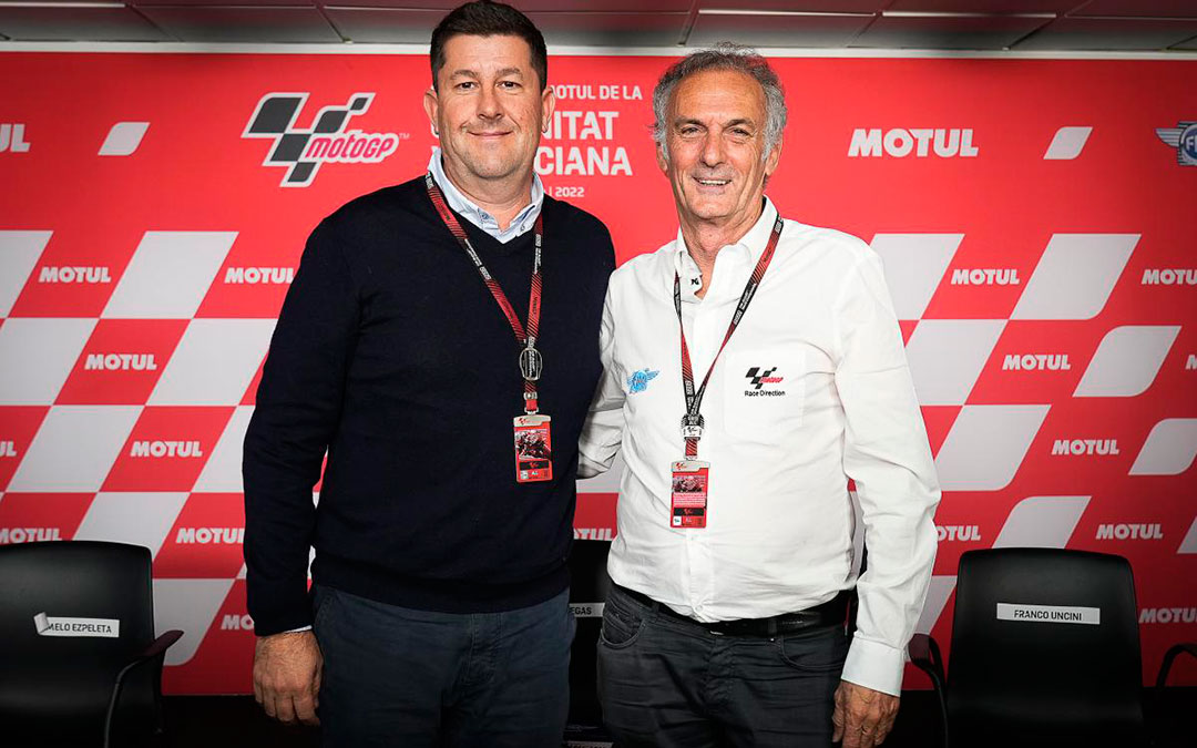 Tomé Alfonso junto a su predecesor, Franco Uncini./ MotoGP