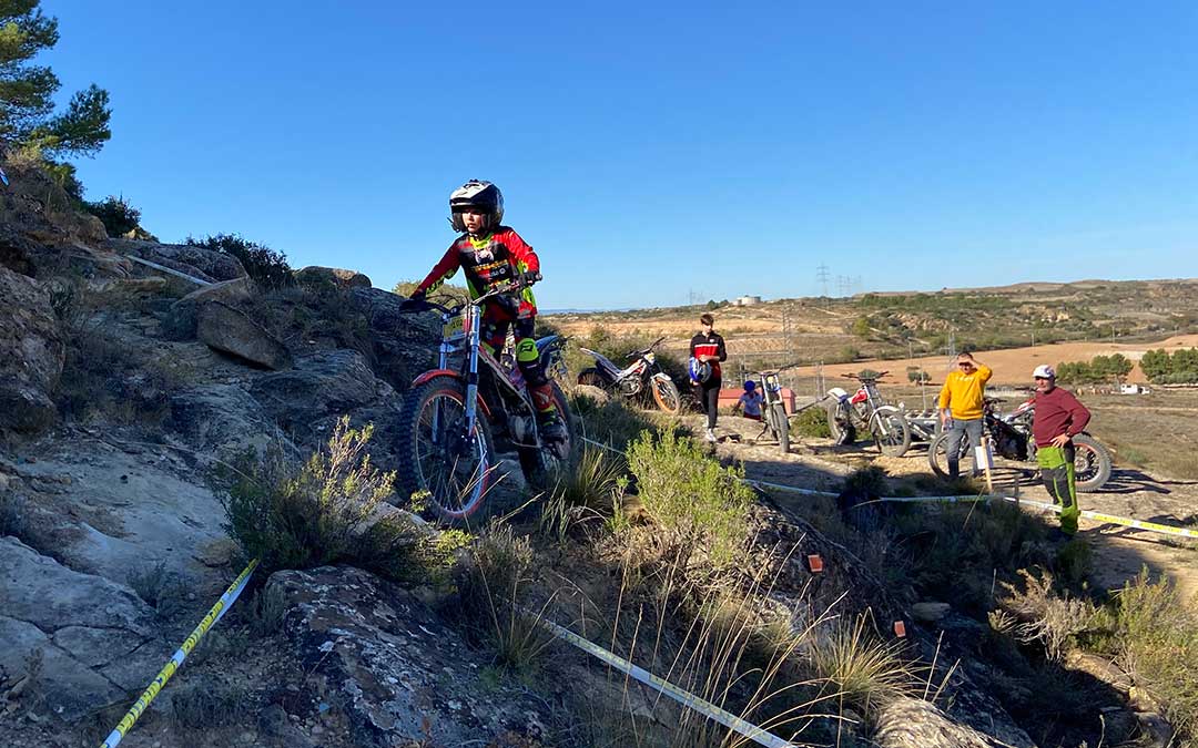 Uno de los pilotos durante su paso por la zona ubicada en las inmediaciones del santuario./ Alicia Martín