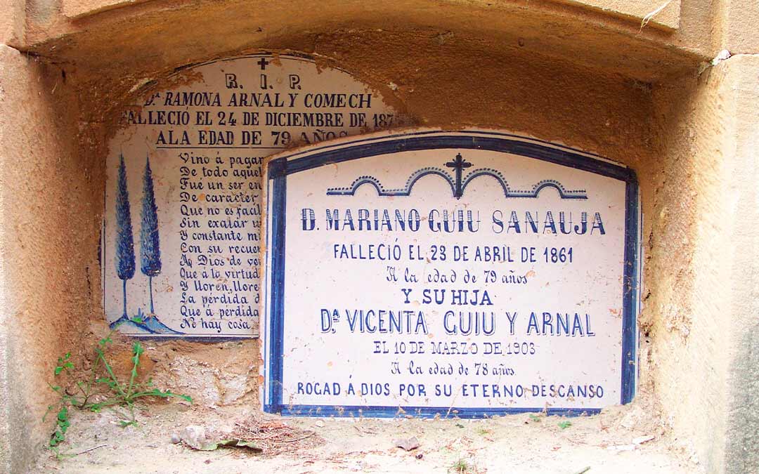 Nicho de una familia caspolina en el cementerio de Caspe. / Archivo Gráfico ABC - ASD
