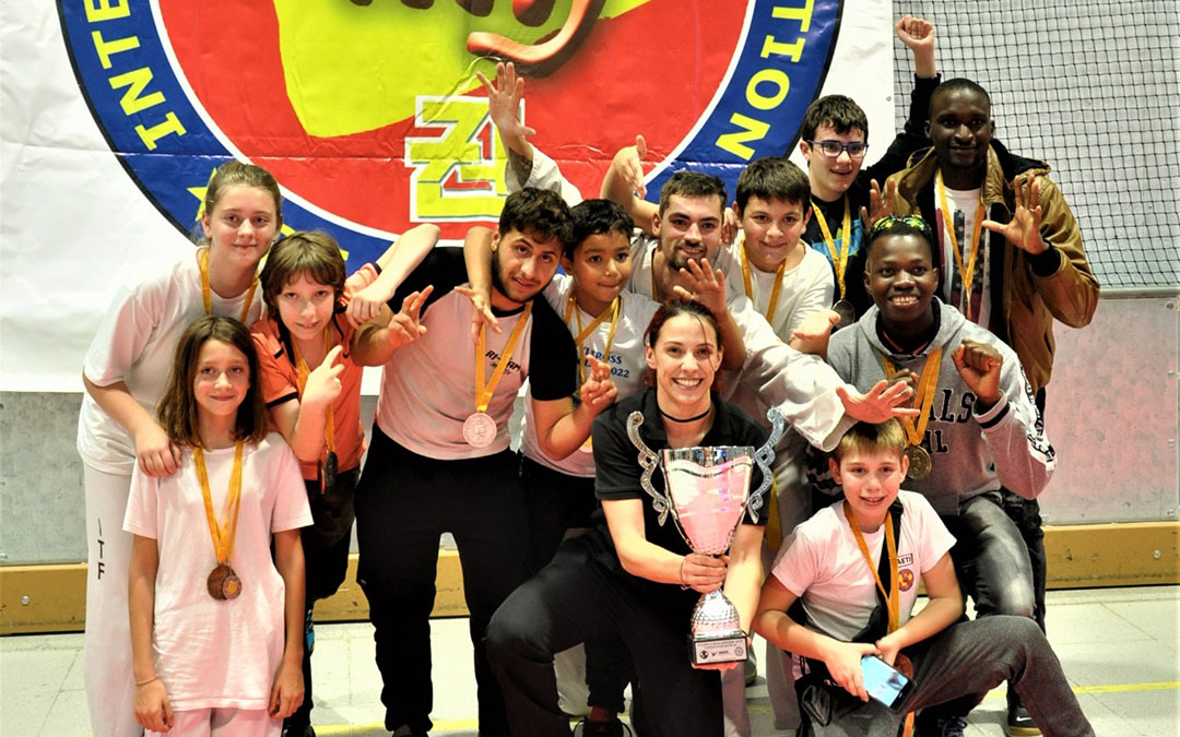 Foto de familia de los alumnos participantes en la Copa Challenger./ L.C.