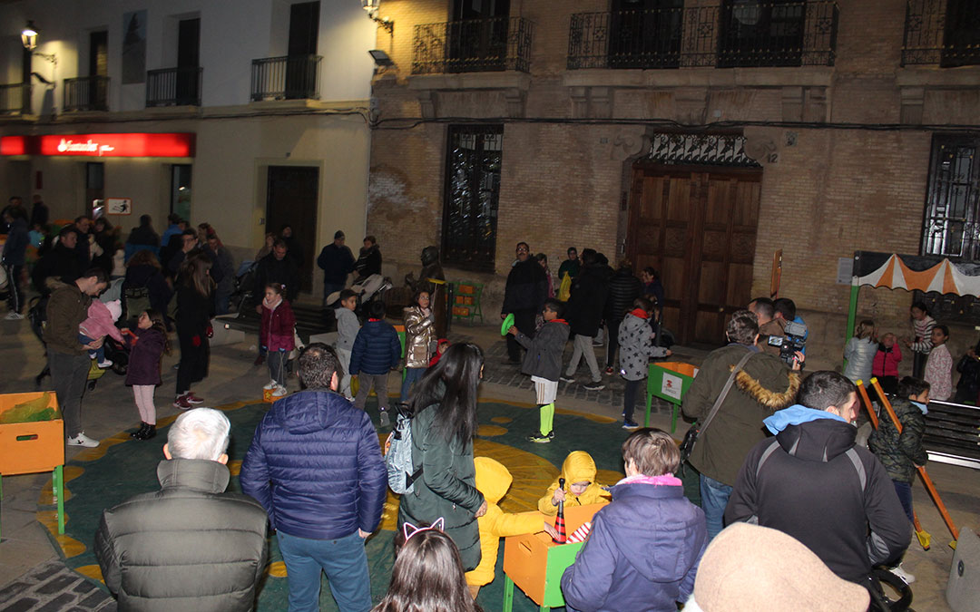 Juegos tradicionales con Almozandía y su 'Cirkomotik'. / B. Severino