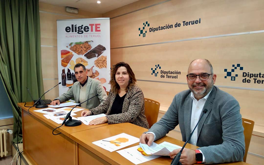 De izquierda a derecha. Rubén Lapuente, técnico responsable del depto. de creación de empresas y competitividad de la Cámara de Comercio de Teruel; María Ariño, diputada de Desarrollo Territorial; y Antonio Santa Isabel, presidente de la Cámara de Comercio de Teruel./DPT